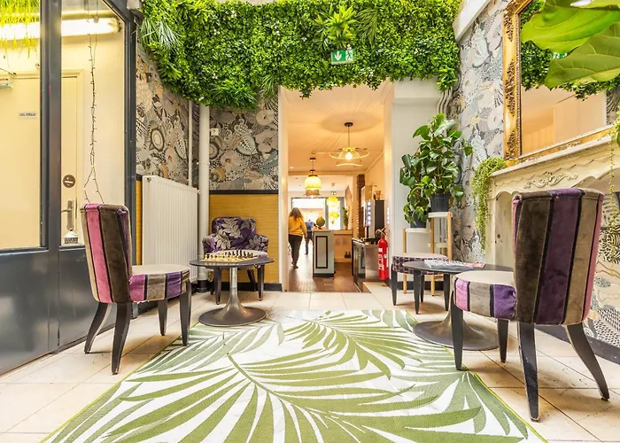 Young And Happy Latin Quarter By Hiphophostels Paris